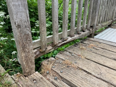 G:\4 Brückenbau\4.1+2 Br.Bau\Bauwerke\BW 276 - 300\280 Fußg.-Brücke Orkneypark\Maßnahmen\2023 Ersatzneubau Orkneybrücke\11 Gutachten - Eignungsnachweise - Fotos\11_01 Fotos\01 Altbestand\13.jpeg