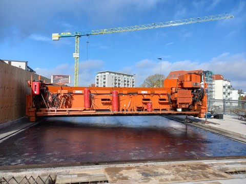 Oktober 2022 | Einbau Geländer und Asphalt